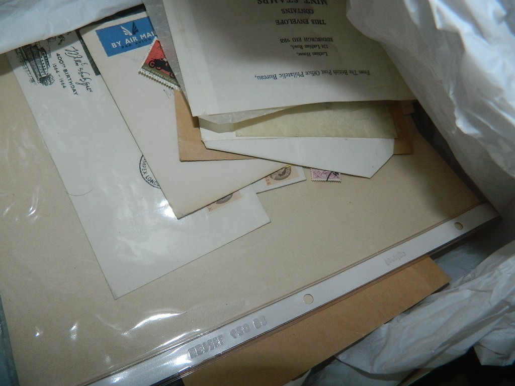 WORLD 7.7KG STAMPS ASSORTMENT IN LARGE BOX FESTIVE SORTER!