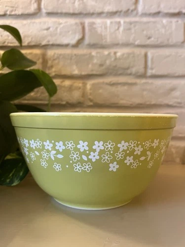 VTG Pyrex "Spring Blossom" Crazy Daisy Soft Green 1970 #402 Mixing Bowl  7”Dx4”T
