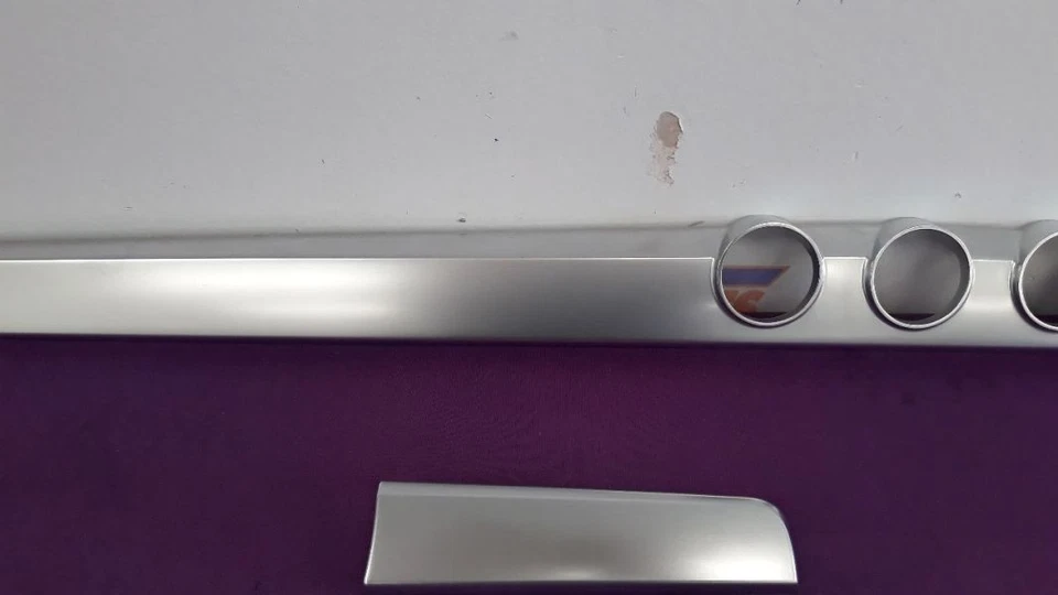 05 CHEVY SSR LS TABLERO CENTRAL BISEL PLATEADO Foto 4 de 4