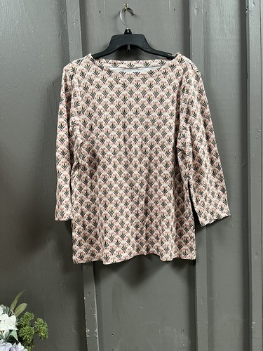 Women's Size XL Croft & Barrow Beige Scallop Floral Boatneck Top