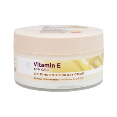 Vitamin E LSF 15 Feuchtigkeitsspendende Tagescreme von superdrug Normale bis trockene Haut - 100ml