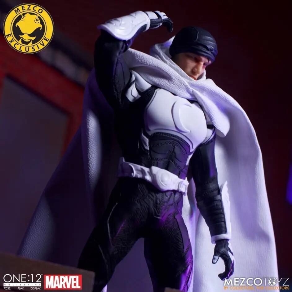 Mezco Toys Marvel One:12 1:12 Moon Knight Crescent Edition Mezco Toys Marvel One:12 1:12 Moon Knight Crescent Edition