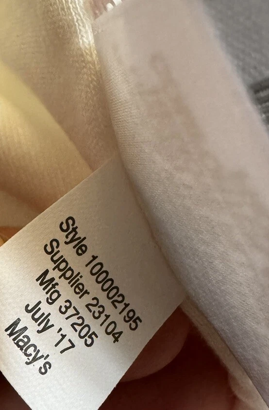 Manta de regalo para niña baby shower rosa adorno de encaje rosa primeras impresiones Macys 2017 Foto 3 de 4