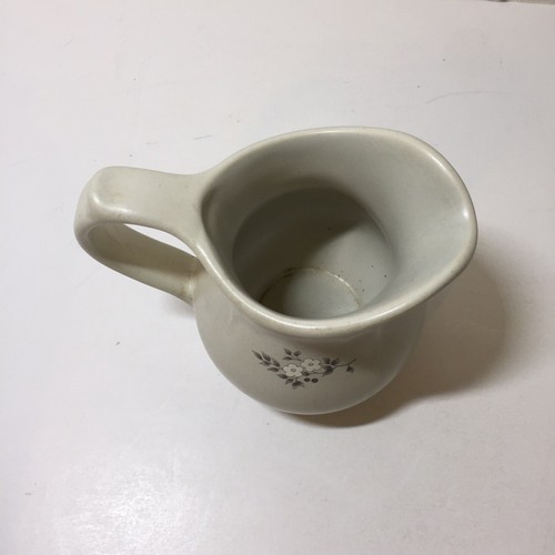 Heirloom Pfaltzgraff Creamer 4.25" White Flower - Picture 5 of 7
