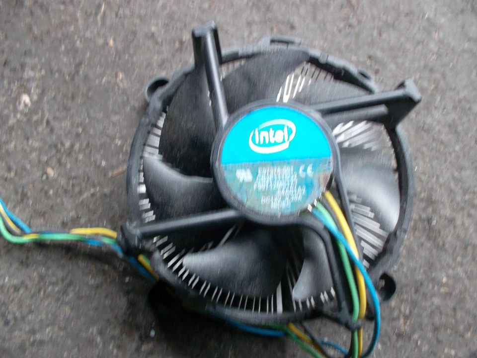 Intel Boxed Kühler, für Sockel LGA 1155 , Core i3 , Core i5,  Core i7, 4 Pin PWM - Bild 3 von 4