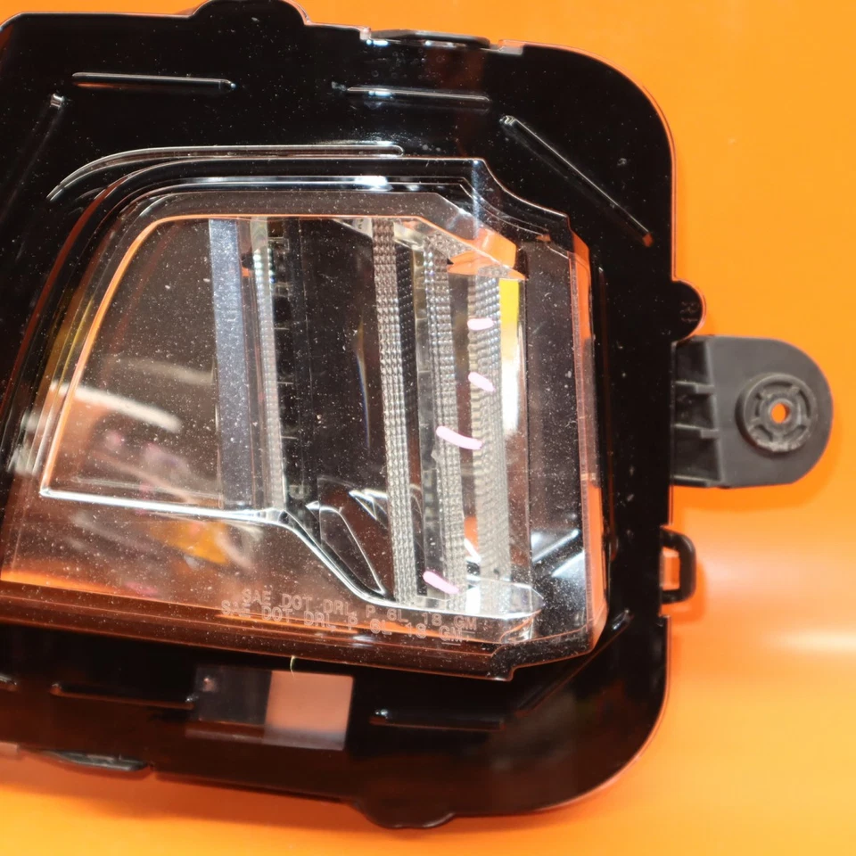 Cadillac XTS luz antiniebla pasajero derecho 2018 2019 233450720 LED OEM Foto 4 de 4