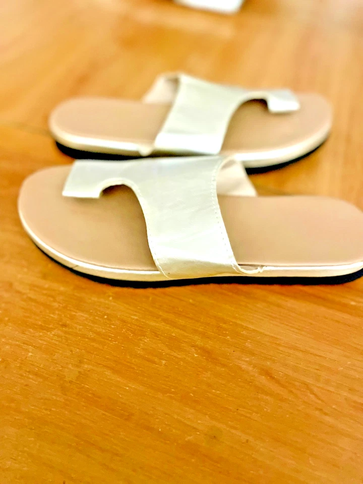 Sandales femme pointure 41 couleur doré semelle intérieur cuir Justfab - Photo 3/4