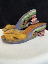 VINTAGE - 1940'S HAND CARVED WOOD WOMENS SOUVENIR SHOES 7 - FOR DISPLAY - USED