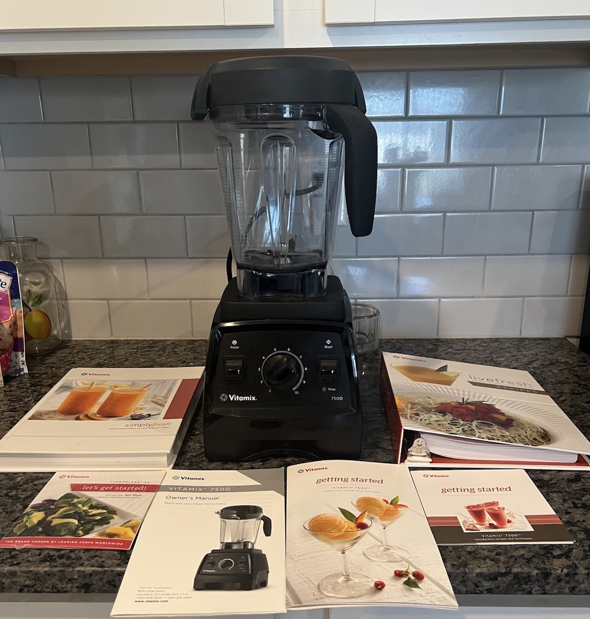 BUNDLE Vitamix 7500 Black Blender & Manual 10 Speed 64oz VM0