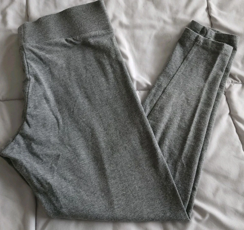Mossimo Supply Stretch Basic Gray Capri Leggings Cotton Spandex Size Medium EUC - Image 3 of 4