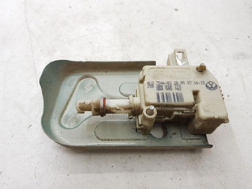 Volkswagen PASSAT B5 1997 Benzin Stellmotor Tankdeckel Tankklappe 92kW AMD163881