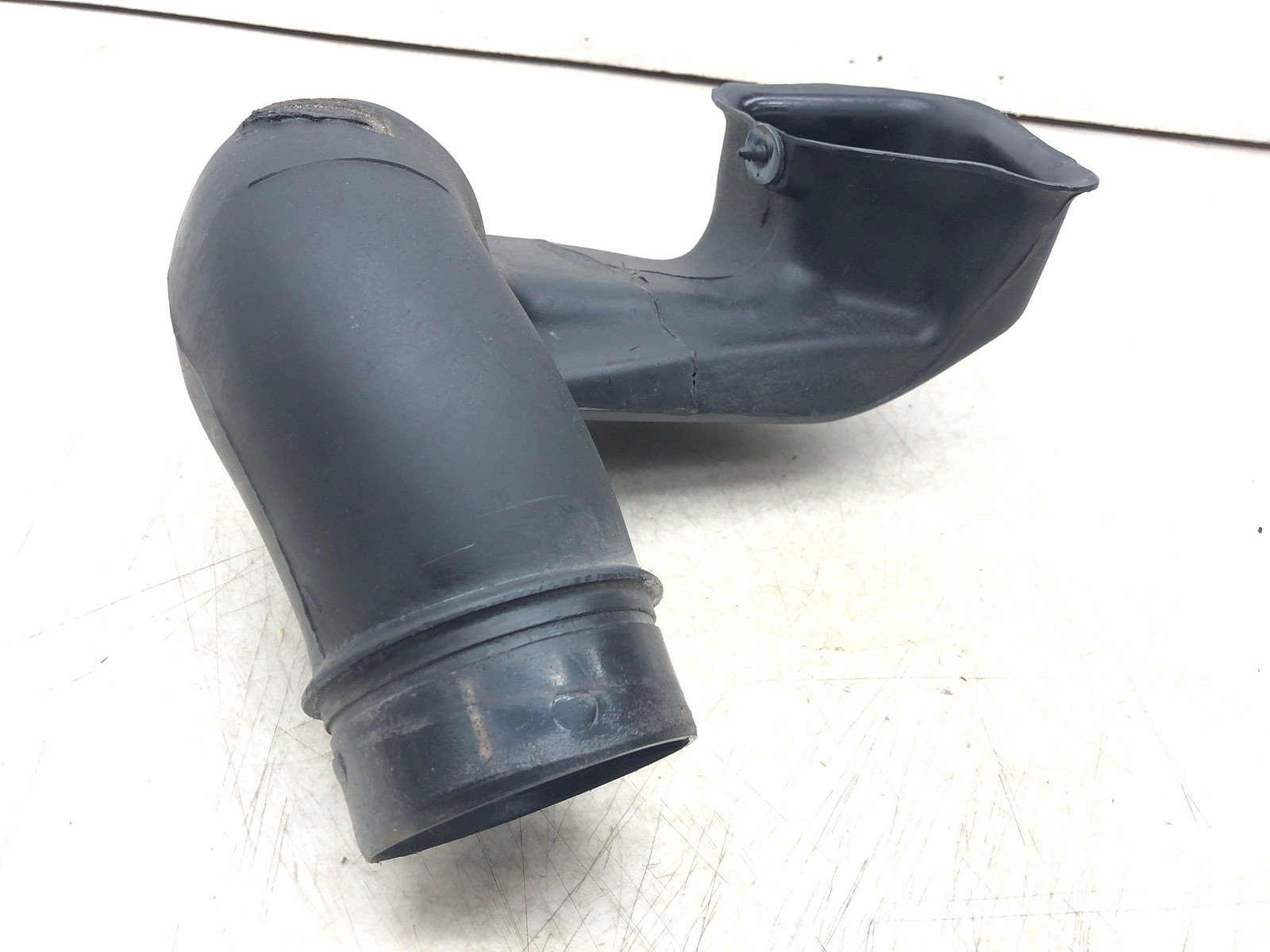 ASTON MARTIN RAPIDE 6.0L 5.9L ENGINE LEFT SIDE AIR INTAKE DUCT TUBE HOSE PIPE