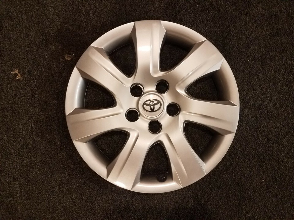 Hubcap 2010 Toyota Camry