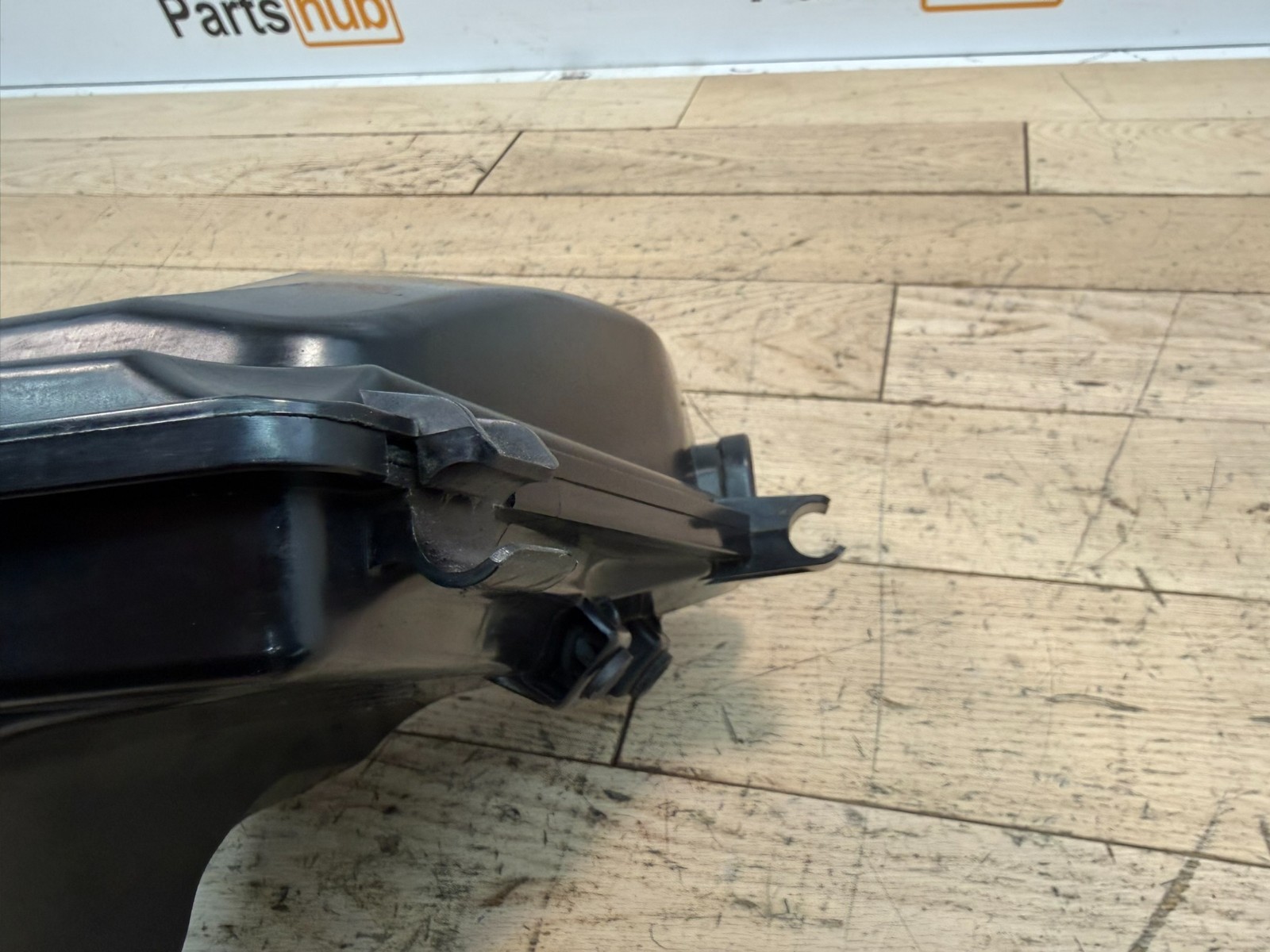 2013 Bentley Continental GT 4.0L V8 Right Passenger Air Intake Cleaner Box