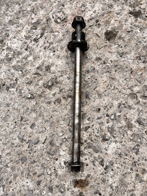 Suzuki RG 250 Gamma GJ21B C Reg Vorderradspindel