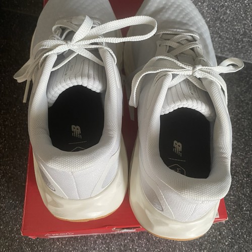 New Balance Fresh Foam Arishi V4 Größe 9 Medium weiß hellbraun unten neu - Bild 4 von 12