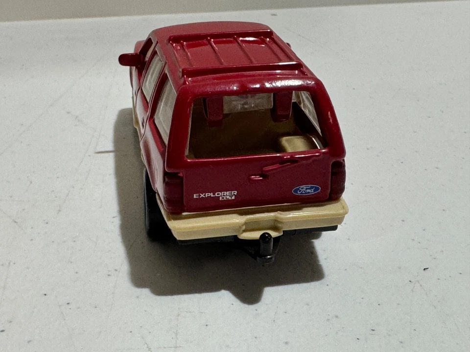 ВИНТАЖНЫЙ ЛИТОЙ КРАСНЫЙ ВНЕДОРОЖНИК FORD EXPLORER 1994 ROAD CHAMPS INC. - Изображение 3 из 4