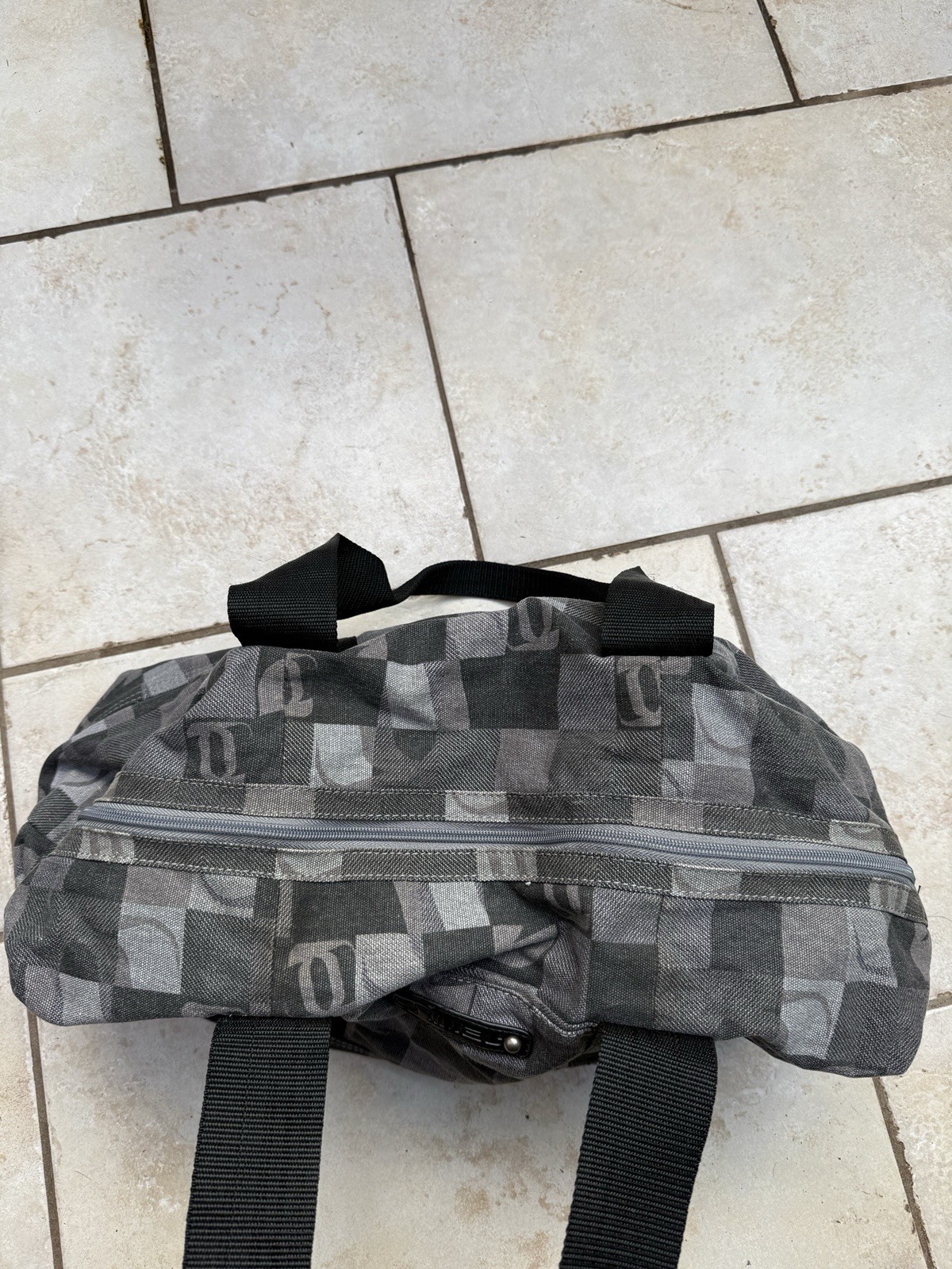 Animal Vintage Gym Bag Duffel Bag Size Medium Great Condition image 7