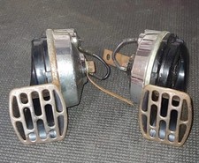 Pair One High One Low Stebel Model 42085 Carcycle Horns. Ch2 O91 Italy 12v