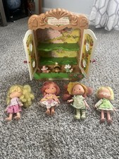 Vintage RARE Strawberry Shortcake Cabinet Playset With 4 Dolls and 3 Figurines