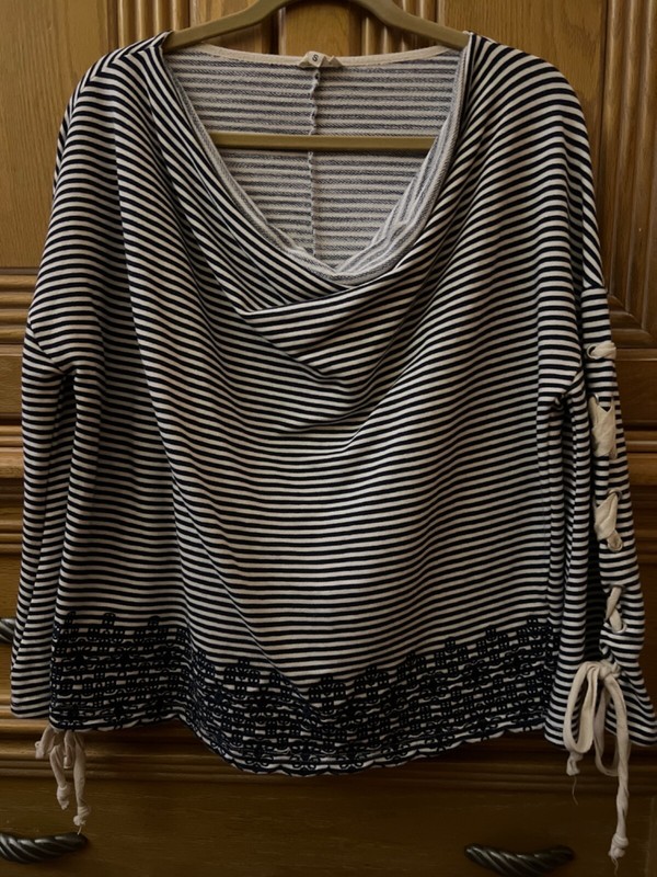 POL small long sleeve navy/cream embroidered top