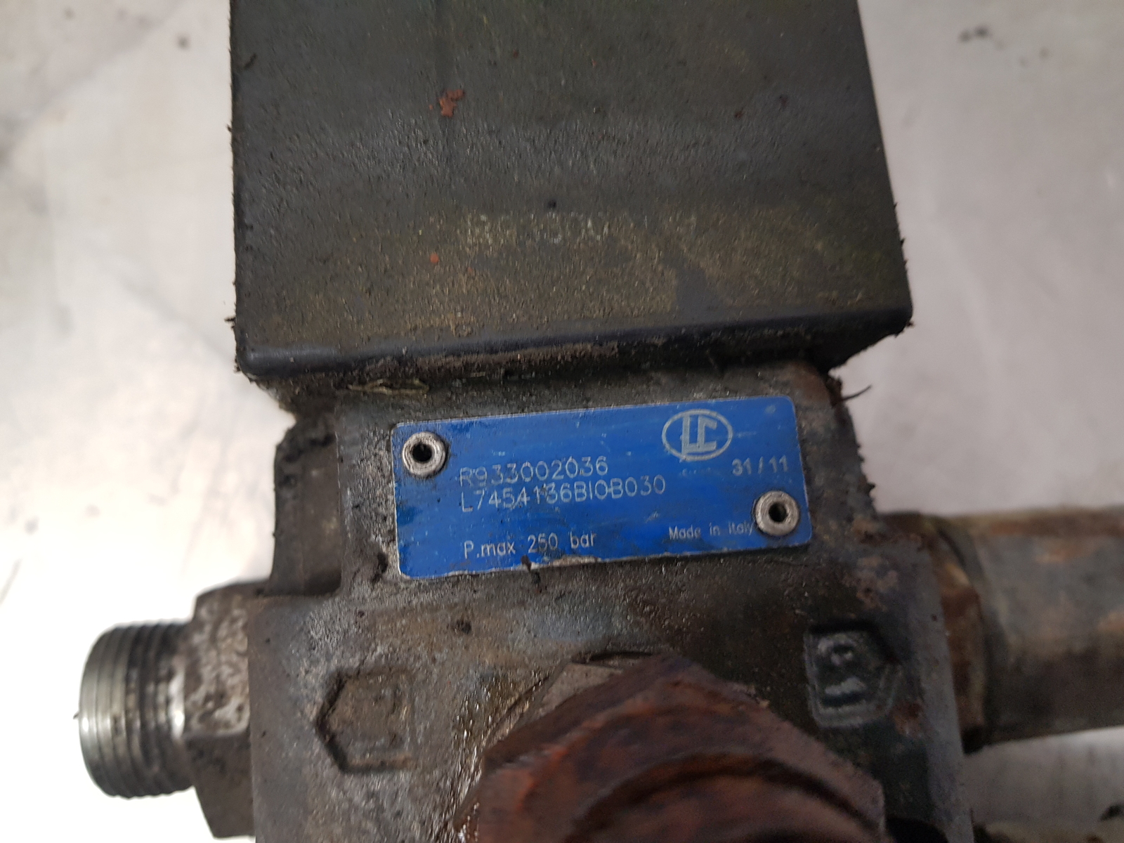 New Holland LM5040 Electro Hydraulic Counter Balance Valve  