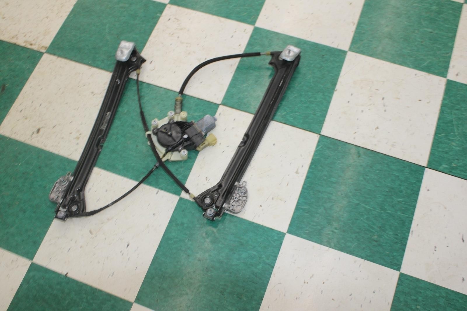 Maserati Ghibli 2014-2017 Front Right Window regulator