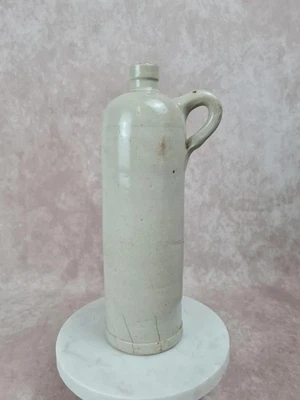 Ancienne bouteille en grès vernissé beige Xixᵉ, avec anse, déco vintage 🏺 - Photo 1/4