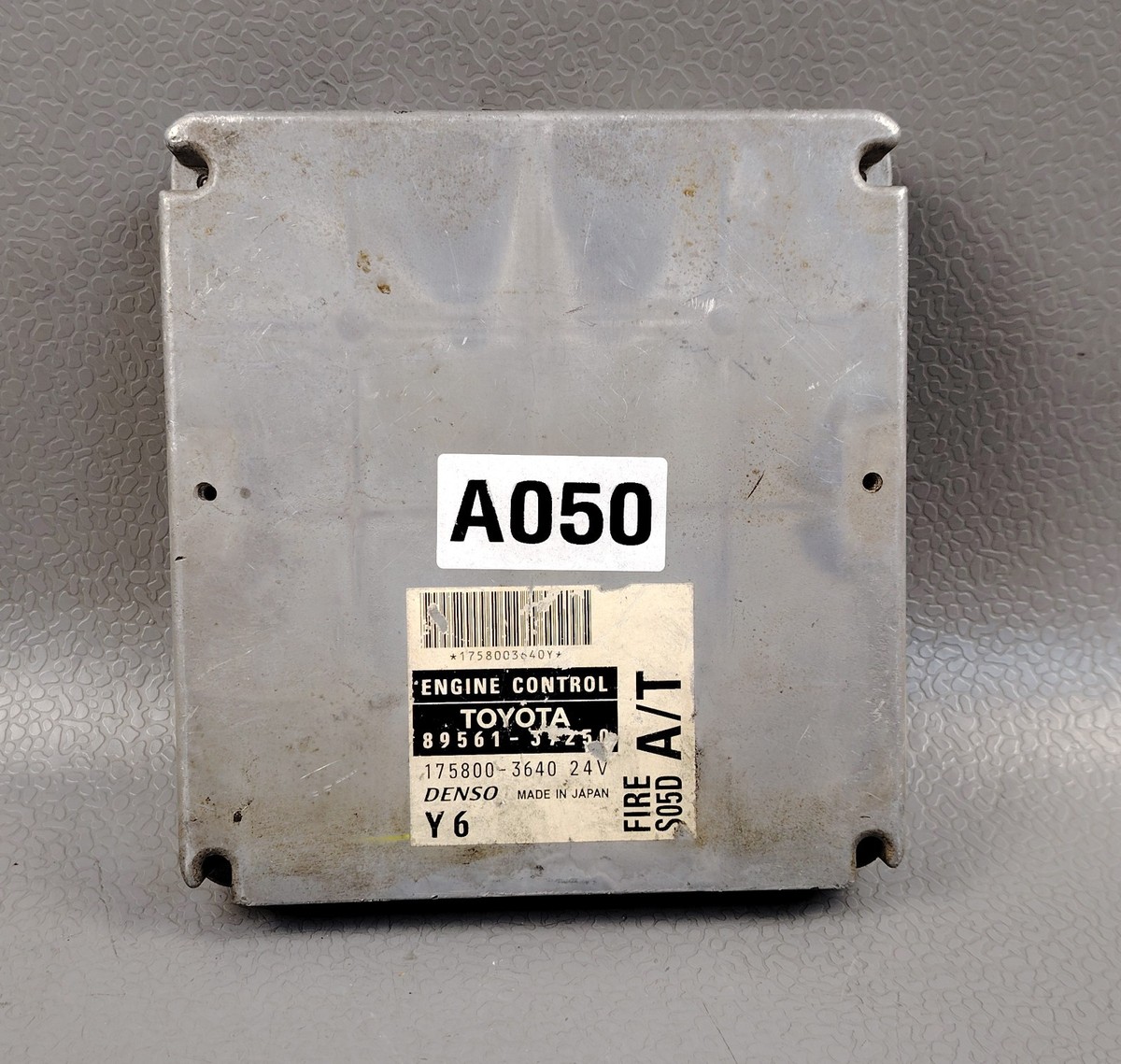 ヒノ　デュトロ　TOYOTA ダイナ エンジンECU 89561-37210 ヒノ デュトロ TOYOTA ダイナ エンジンECU 89561-37210 - メルカリ