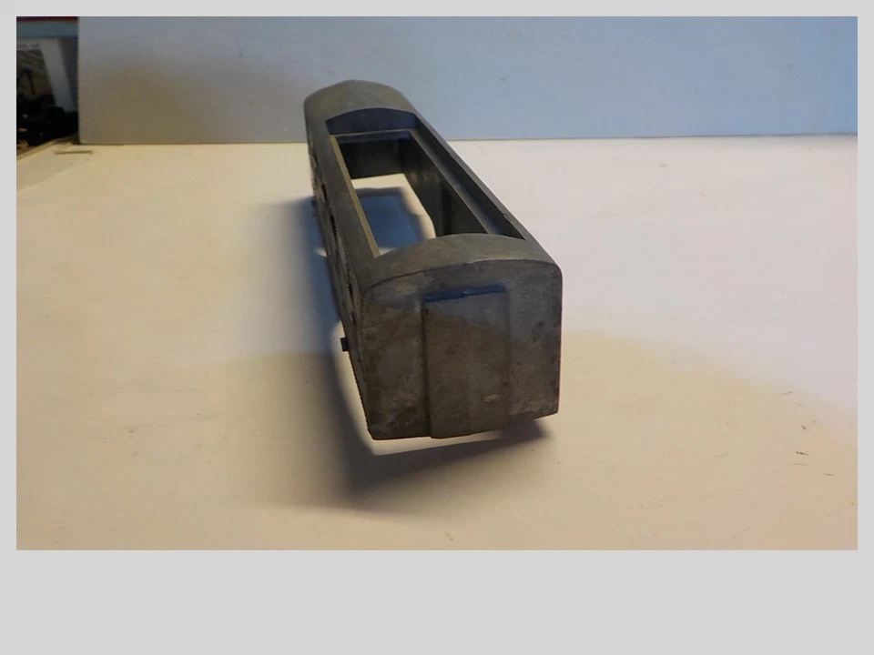 HO SCALE VINTAGE VARNEY  DIECAST B-UNIT LOCOMOTIVE SHELL - Image 4 of 4