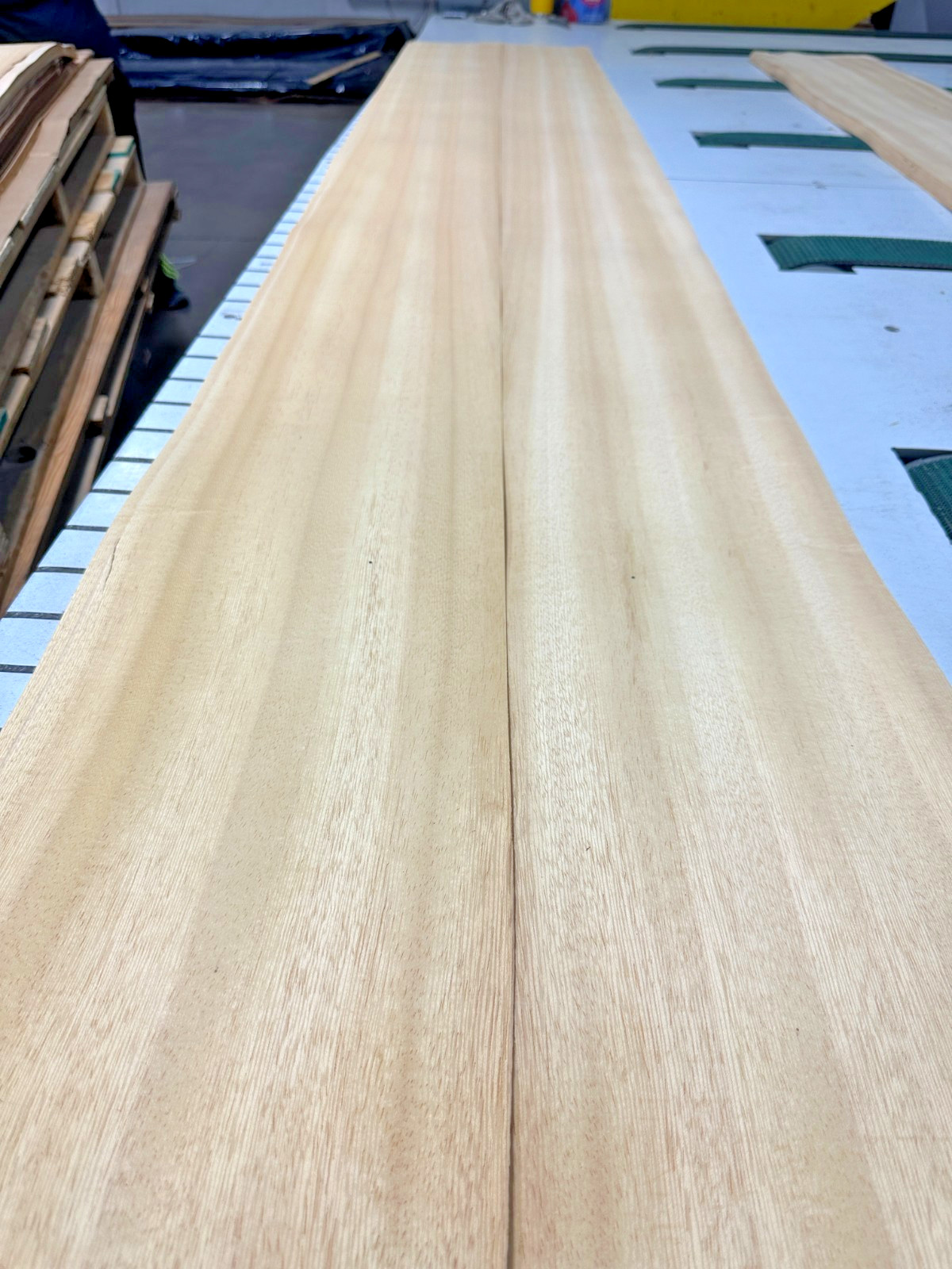 White Sapele Raw Wood Veneer 2 sheets 122'' x 10'' 919ZZ