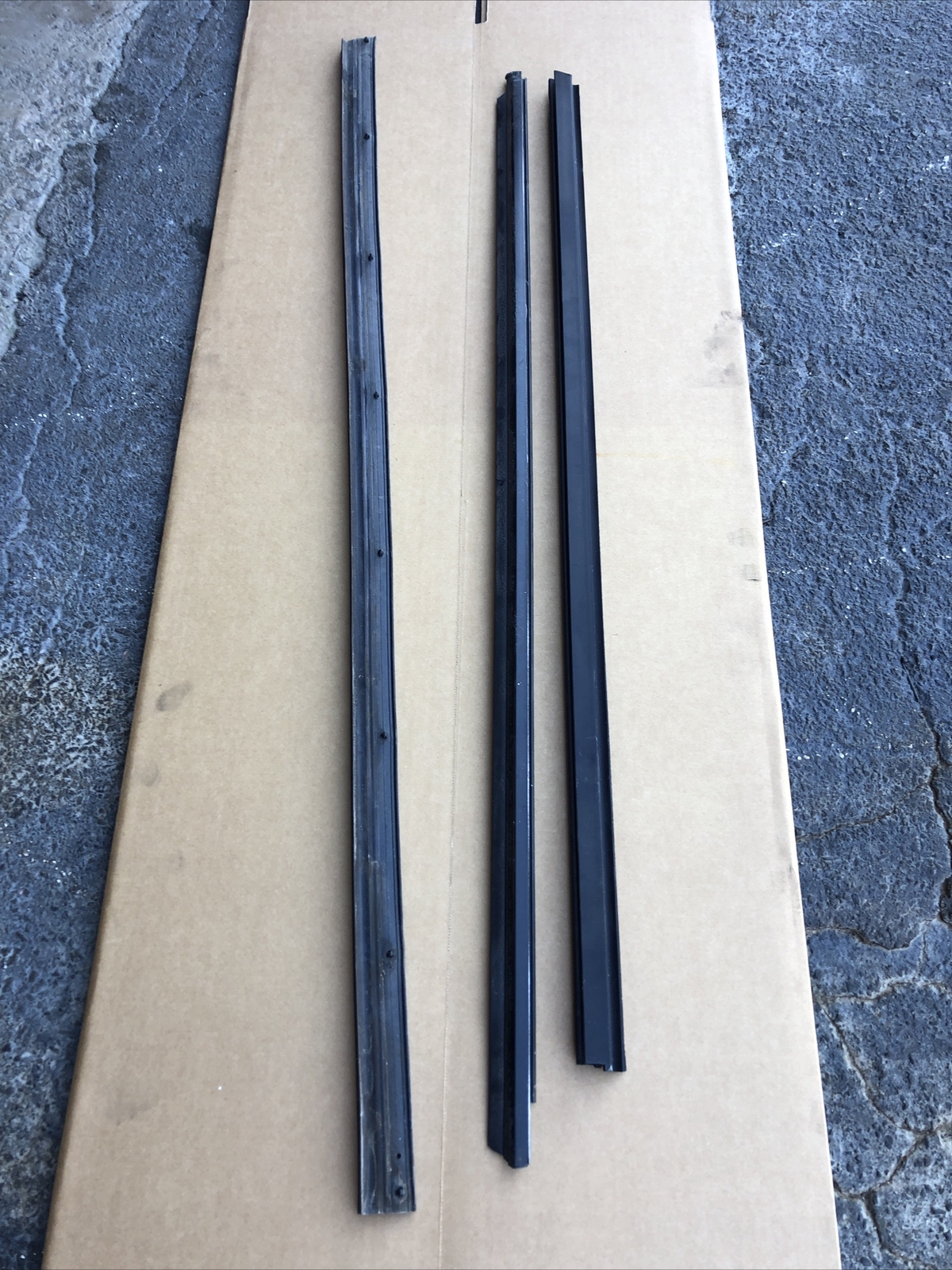 2008 13 INFINITI G37 Coupe RH DOOR WINDOW Exterior MOLDING TRIM OEM