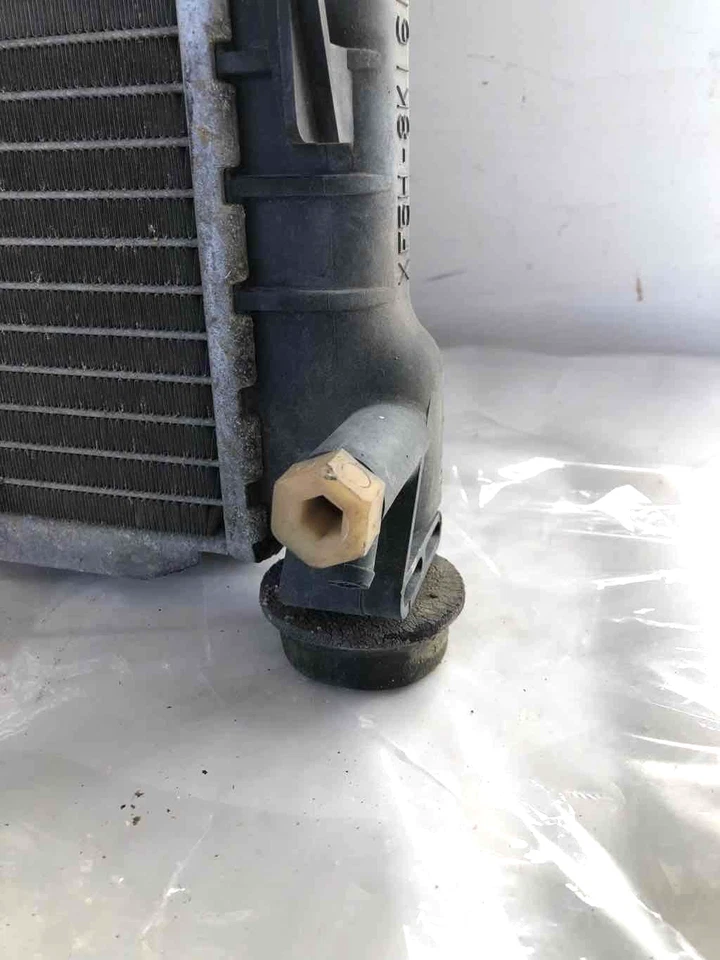 Nissan QUEST 1999-2002 3,3 L 6 cilindros motor radiador núcleo conjunto de refrigeración Foto 3 de 4