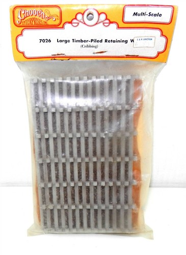 Chooch Enterprises Inc. Multiescala #7026~GRAN MURO DE CONTENCIÓN APILADO EN MADERA~T215 | Zustand: New