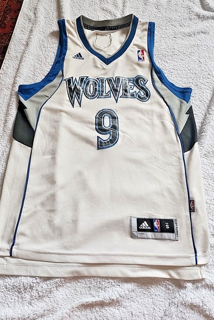 Adidas Vintage Wolves White Basketball Vest - Size Small image 3