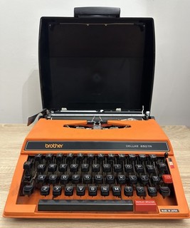Máquina de escribir Brother Deluxe 650TR máquina de escribir vintage hecha en Japón mayo de 1977