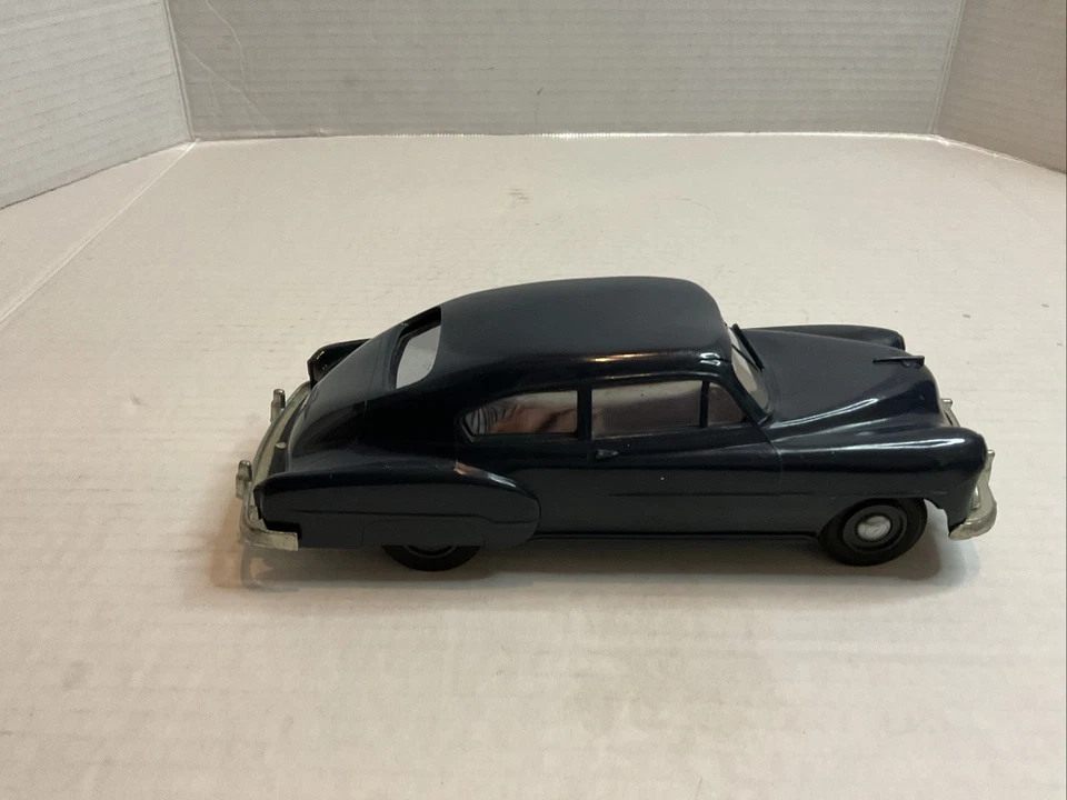 1952 Chevy 2DR Dealer Promo Model Car Coin Bank (127) - Image 4 of 4