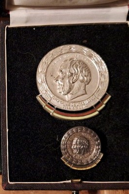 DDR Ernst Moritz Arndt Abzeichen Abzeich Medialle pünze 900 mit nummer mfs nva 