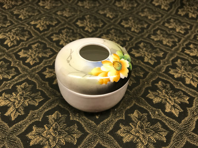 VINTAGE NORITAKE JAPAN FLORAL HAIR RECEIVER HAND PAINTED  3'' ROUND (NF)