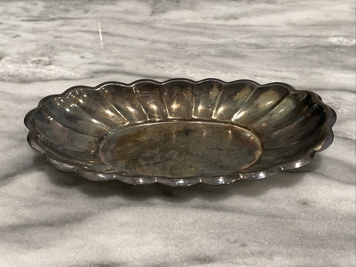 Vintage REED & BARTON Silver Plate Scallop 'Holiday' #111 Tray