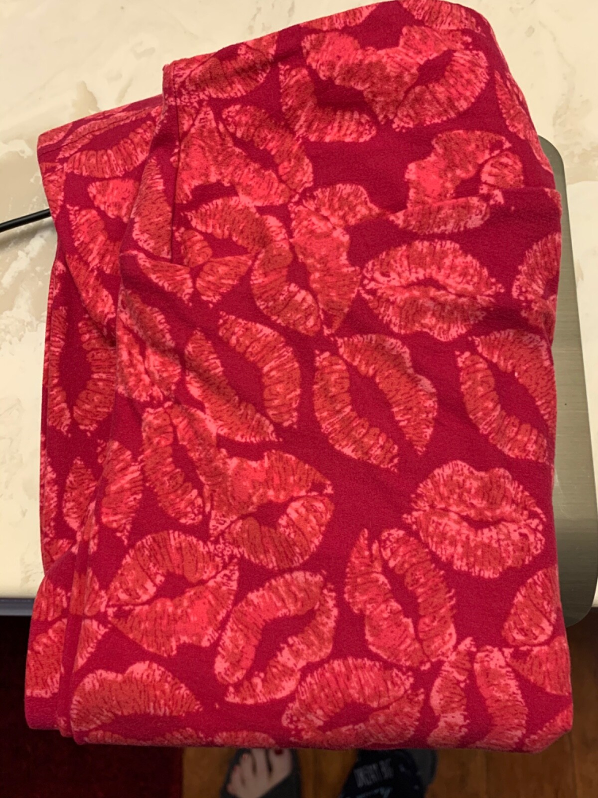 LuLaRoe Kisses Max 50% OFF Leggings 