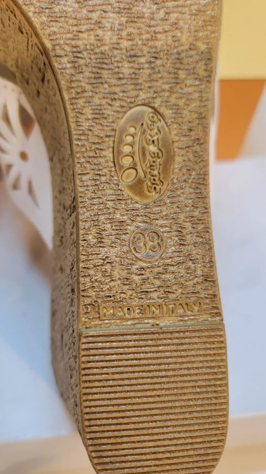 Spring Step Ariana Floral Leather Wedge Heel Sandals White Size 7.5US 38EU ITALY - Image 3 of 4