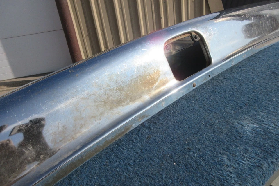 1957 Buick Special Century CENTER REAR BUMPER Foto 3 de 4