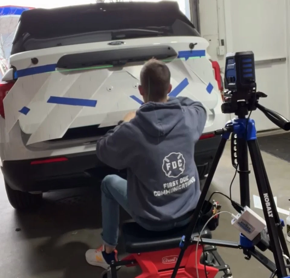 Calcomanía de vinilo Ghost Reflective Chevron - ORALITE 18"x64" SUV puerta trasera - Explorer Foto 3 de 4