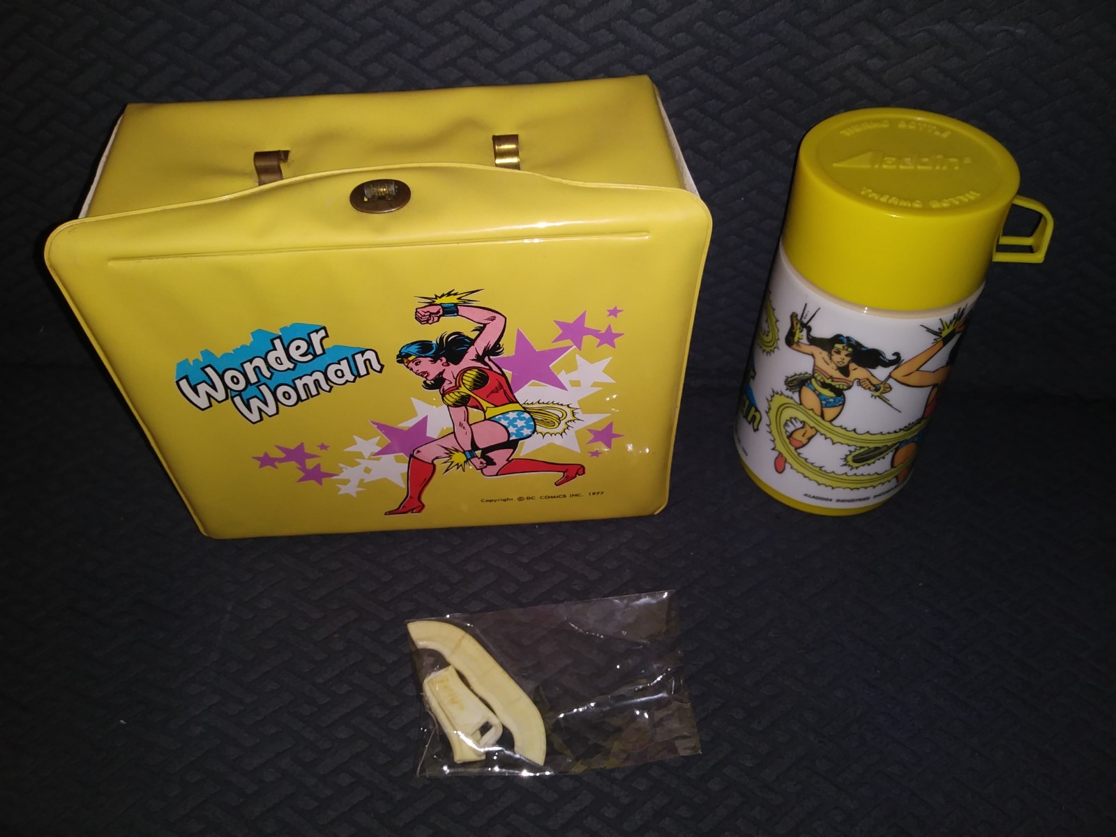 Yellow Wonder Woman Vinyl Lunch Box set & Thermos Lid & Cup 