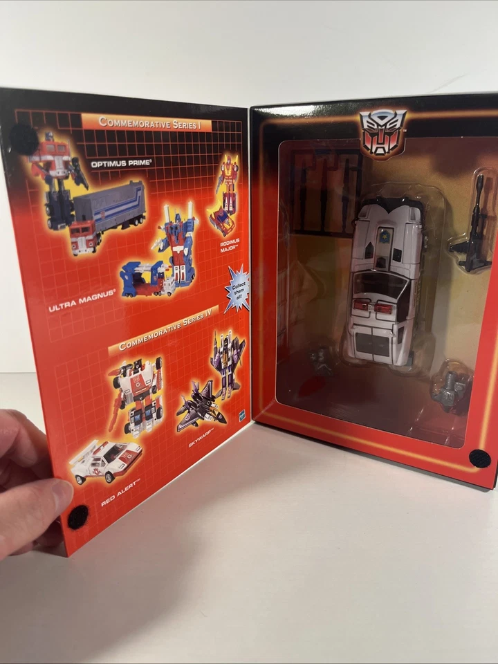 Hasbro Transformers G1 Commemorative Series IV Prowl Reissue Action Figure 2002 - Image 2 of 4