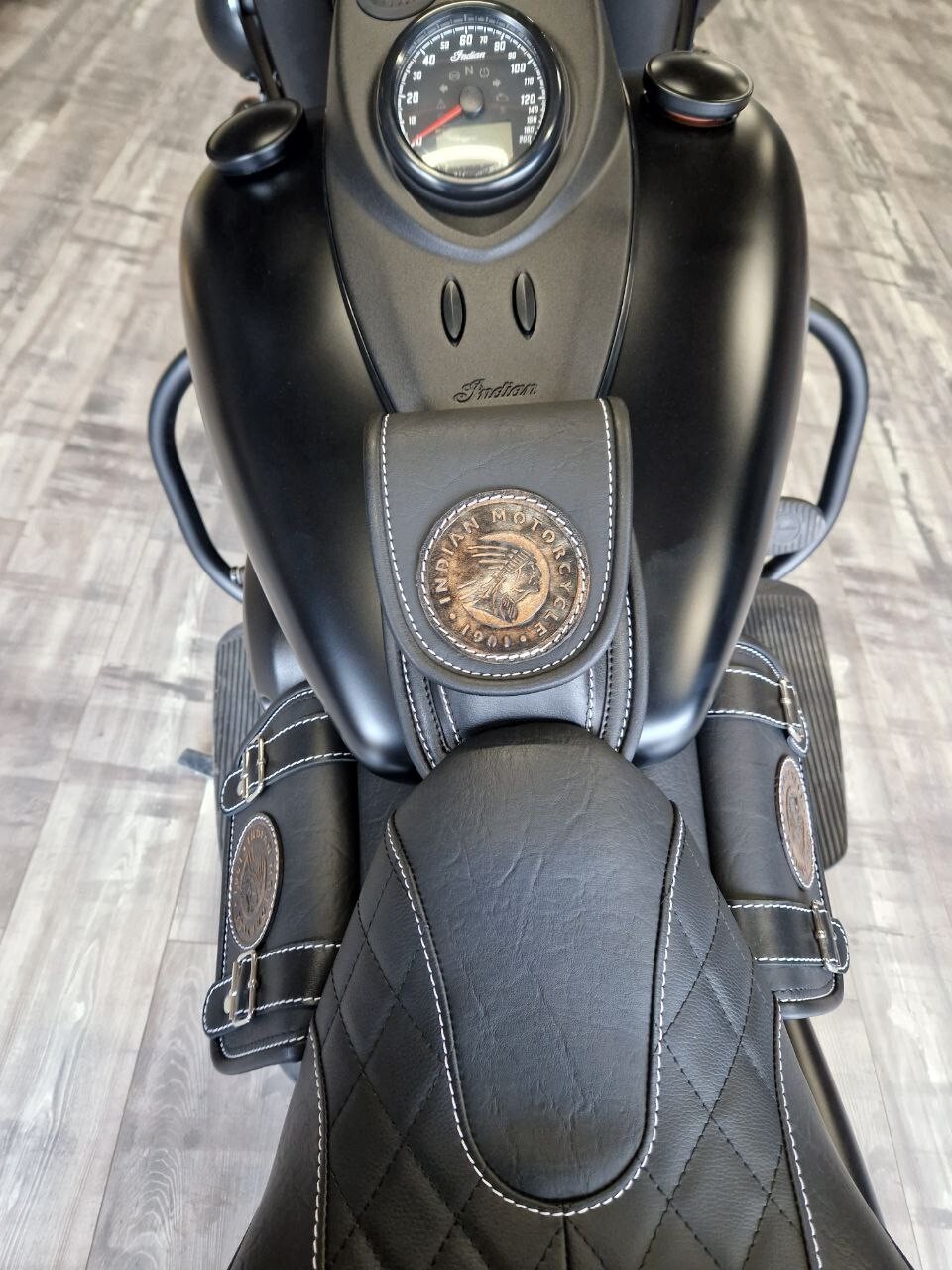 AJ_BAGGERS Gas Tank Pouch Bag BIB For Indian Chief, Roadmaster RED