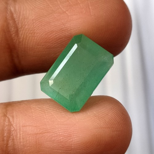 Green Emerald 8.50 Carat 14X10 mm Natural Faceted Emerald Cut Zambian Gemstone - Picture 2 of 4