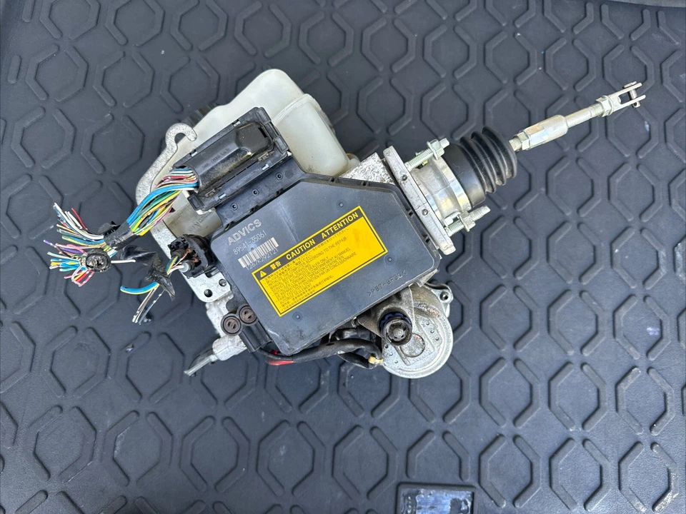 Toyota FJ Cruiser 2008 AT ABS ANTIBLOQUEO actuador de freno e identificación de bomba 89541-35061 Foto 2 de 4