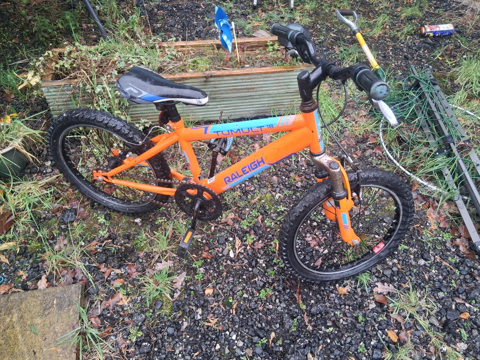 Raleigh Multi 18 Kids Orange Mountain Bike With 18 Inch Wheels.